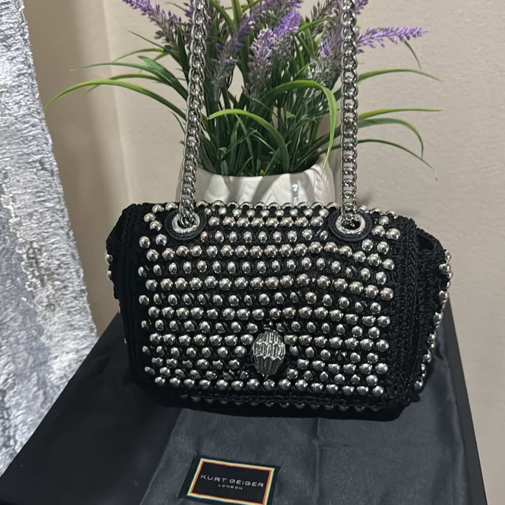 Kurt Geiger London
Medium Kensington Shoulder Bag
Kurt Geiger London - Picture 3 of 14